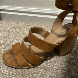 Universal Thread Tan Suede Heels